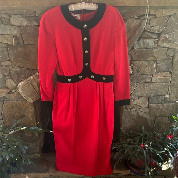 Saks Fifth Avenue Vintage Vibrant Red Dress; Black Velvet Collar Cuffs Belt;Sz 8 - Picture 4 of 16